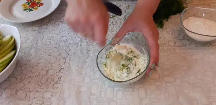 Кабачки жареные с чесночным соусом: шаг 4