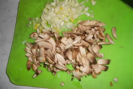 Пита с грибами, сыром и овощами: шаг 2
