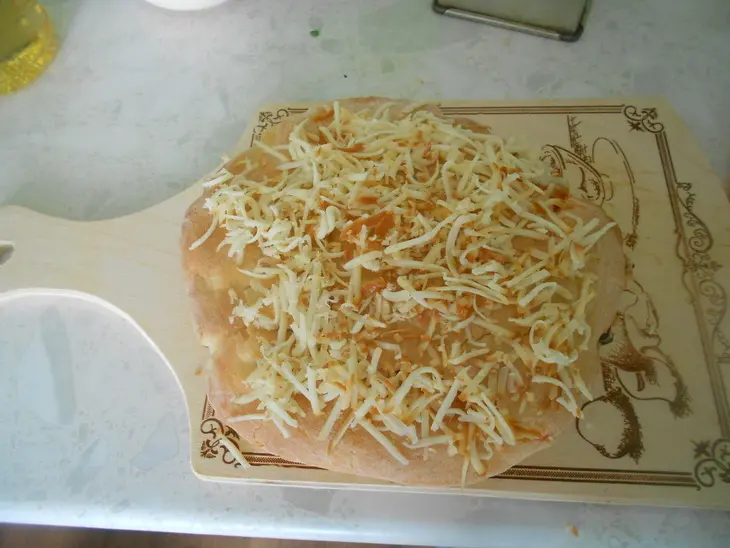 Пита с грибами, сыром и овощами: шаг 6