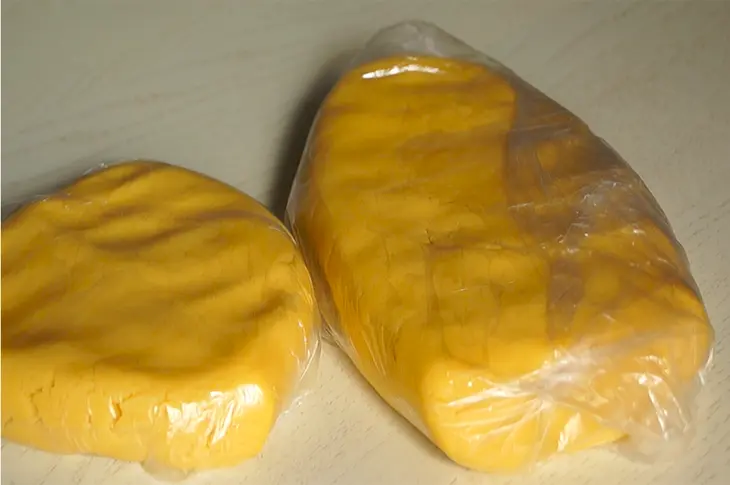 Тёртый пирог с творожной начинкой и орехами: шаг 2