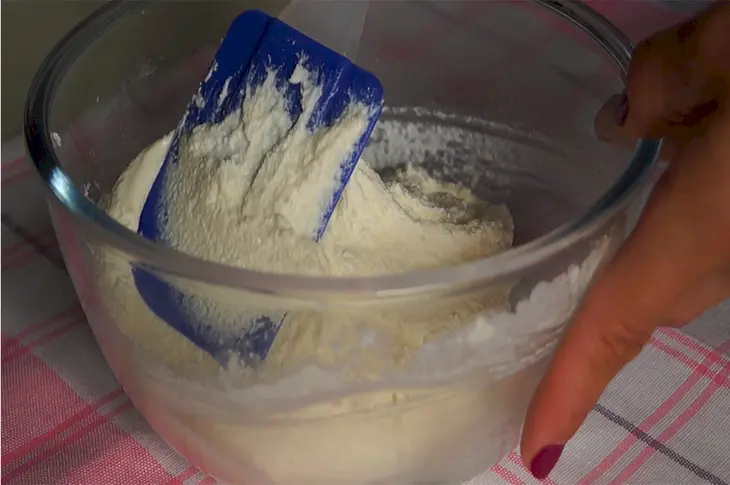 Тёртый пирог с творожной начинкой и орехами: шаг 3