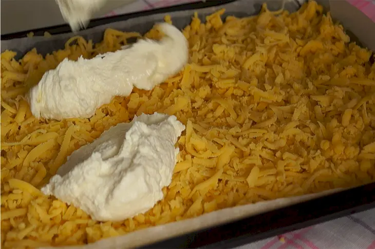 Тёртый пирог с творожной начинкой и орехами: шаг 4