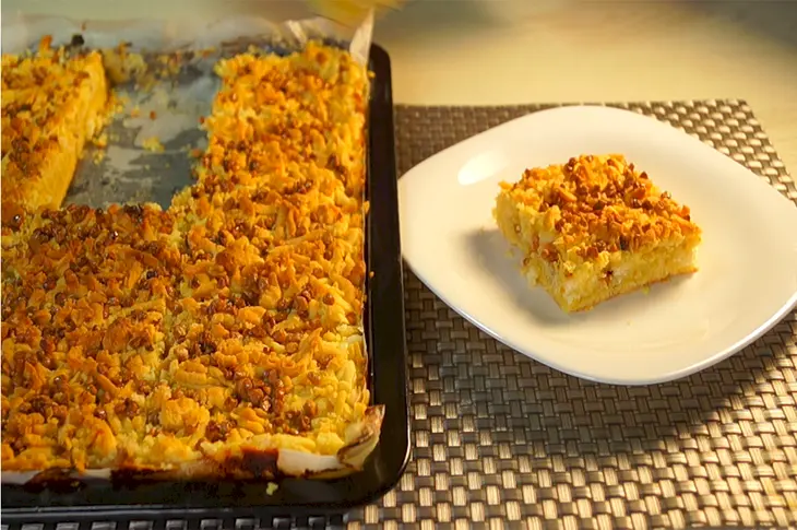 Тёртый пирог с творожной начинкой и орехами: шаг 6