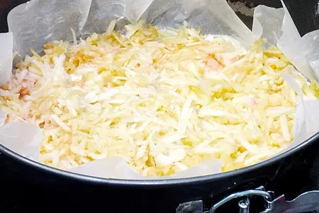 Ленивый яблочный пирог с манной крупой: шаг 4