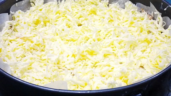 Ленивый яблочный пирог с манной крупой: шаг 5