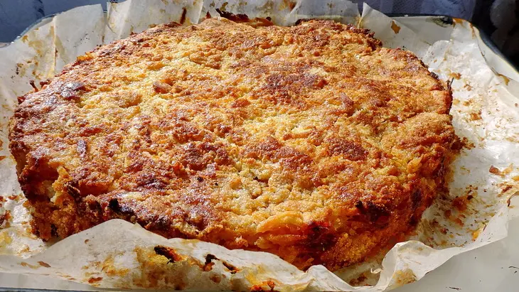Ленивый яблочный пирог с манной крупой: шаг 6