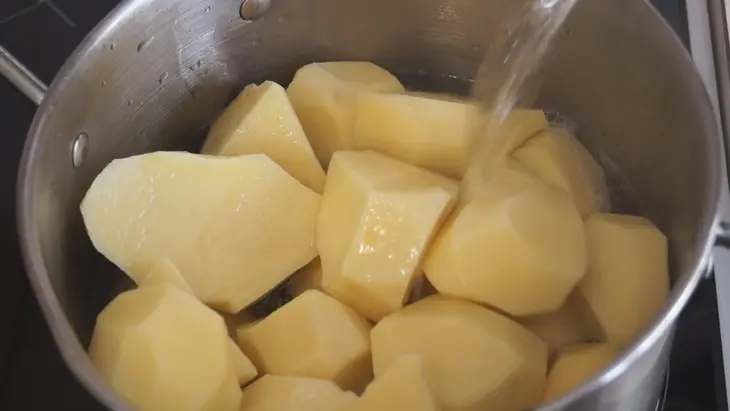 Кыстыбый (татарские лепешки с картофелем): шаг 2