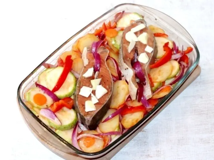 Горбуша запеченная с овощами и сыром: шаг 7