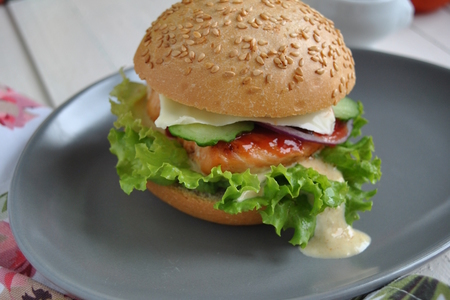 Фишбургер с краснодарским кетчупом и пикантным соусом «махеевъ»: шаг 9