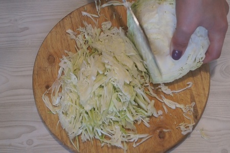 Легкий салат за 10 минут из капусты с кабачком. это стоит попробовать!: шаг 2
