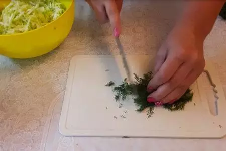 Оладьи из кабачков: шаг 1