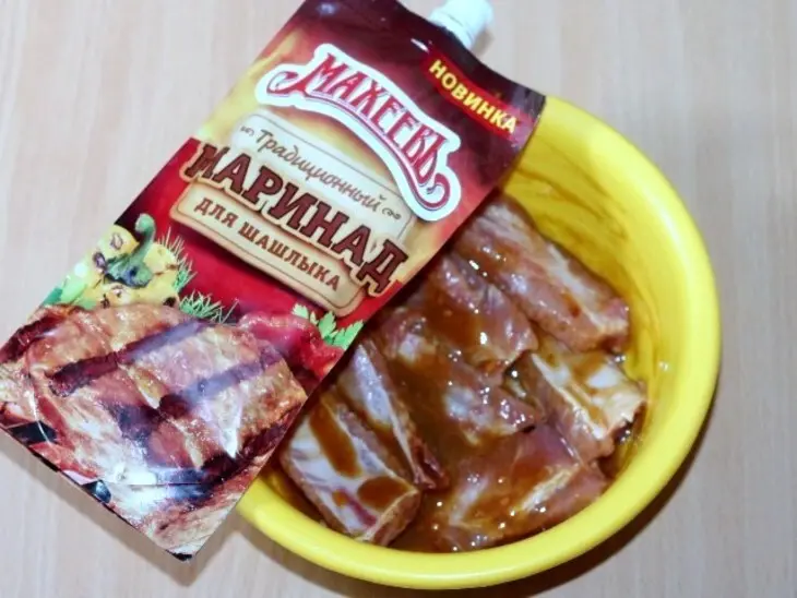 Свиные ребрышки с картофелем и луком: шаг 1