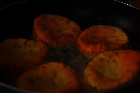 Лепешки с чесноком и зеленью за 15 минут | очень вкусно!: шаг 4