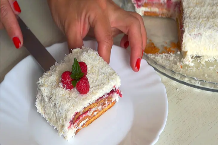 Торт с кокосовым кремом и малиной | торт без выпечки | очень вкусно!: шаг 5