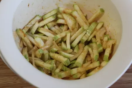 Ароматная куриная печень с кабачками: шаг 3