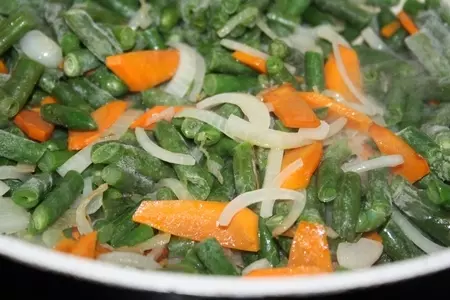 Рагу из нежной куриной печени со стручковой фасолью: шаг 2