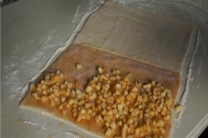 Слойки с яблоками и корицей: шаг 2