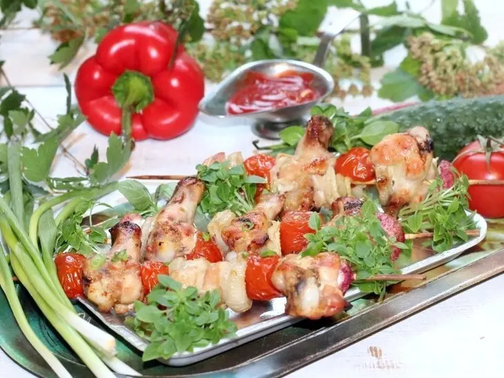 Шашлык из куриных крыльев с маринованным луком: шаг 4