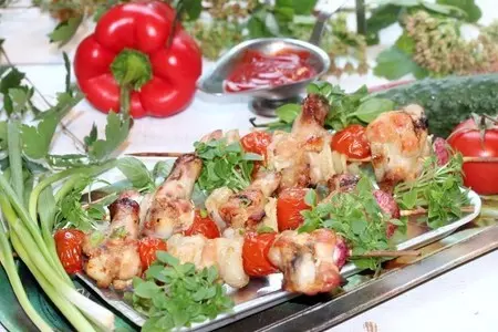 Шашлык из куриных крыльев с маринованным луком: шаг 4