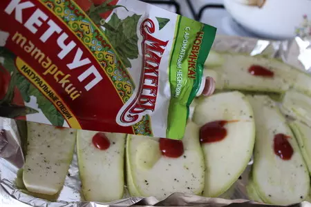 Кабачковые язычки с колбасой и сыром: шаг 2