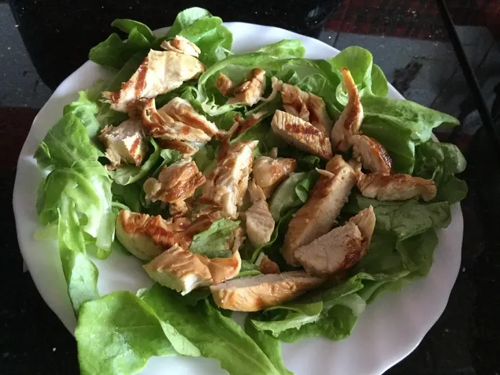Салат с куриной грудкой и сыром: шаг 11
