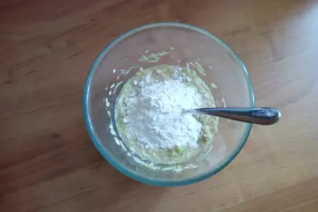 Лепёшка из кабачка на завтрак.: шаг 3