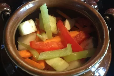 Горшочки с курицей и овощами: шаг 10