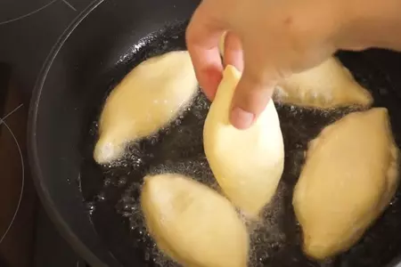 Вкусные пирожки без дрожжей с интересной начинкой. быстро, просто на вкус как дрожжевые!: шаг 4