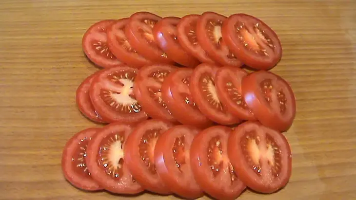 Баклажаны запеченные с помидорами и сыром: шаг 2