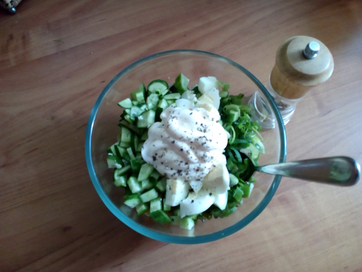 Мясной салат с салатом "айсберг": шаг 3