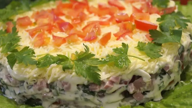 Потрясающе вкусный салат торт. весь секрет в заправке!: шаг 2