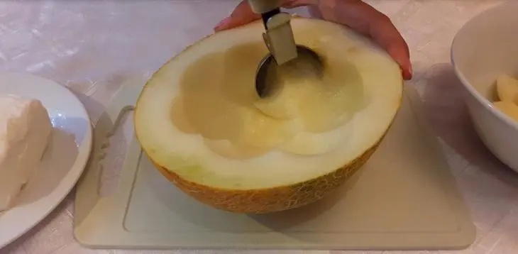 Мороженое в дыне: шаг 1