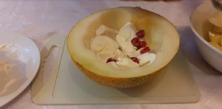 Мороженое в дыне: шаг 2