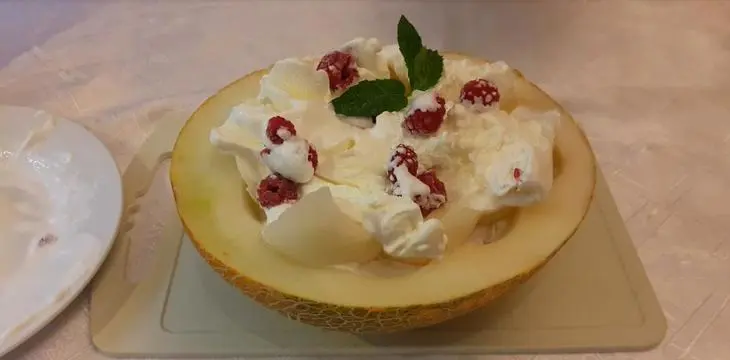 Мороженое в дыне: шаг 4