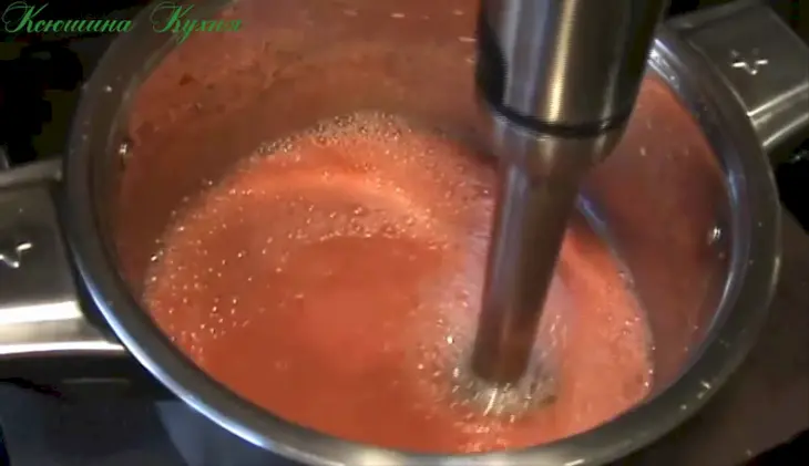 Лечо из помидор, перца, моркови и лука на зиму: шаг 1