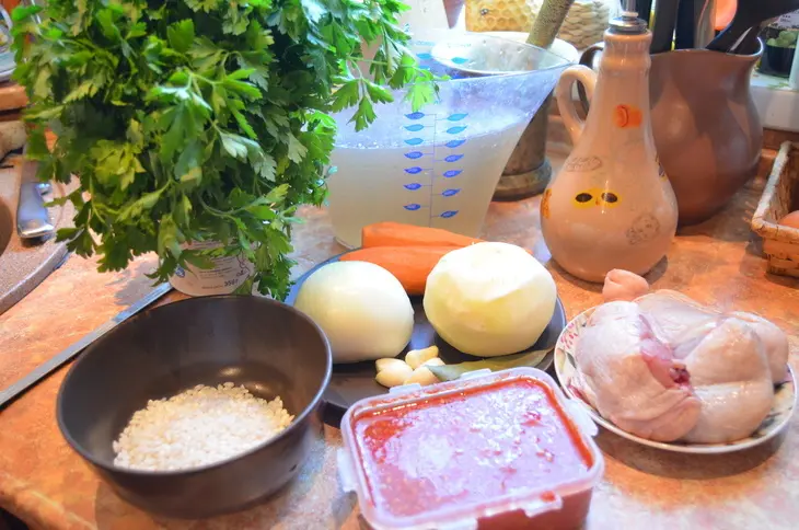 Томатный суп с курицей и кольраби: шаг 1