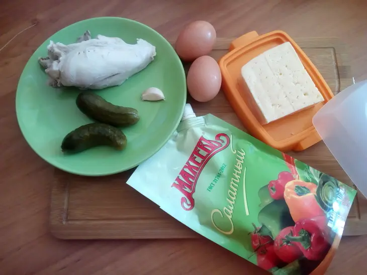 Лучший рецепт салата на каждый день с куриной грудкой и с майонезом салатный "махеевъ": шаг 1