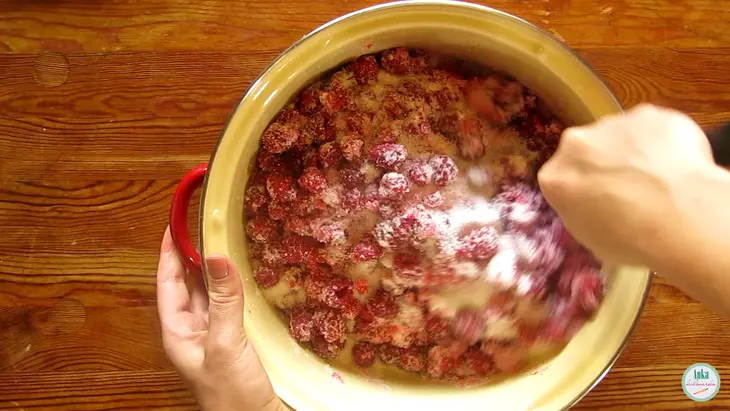 Малиновый джем (варенье). просто, быстро и очень вкусно!: шаг 1