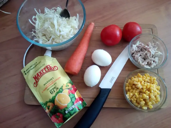 Лучший рецепт салата с курицей и помидором, заправленного майонезом с лимонным соком "махеевъ": шаг 1