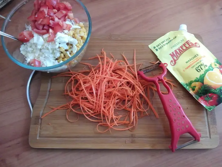 Лучший рецепт салата с курицей и помидором, заправленного майонезом с лимонным соком "махеевъ": шаг 2