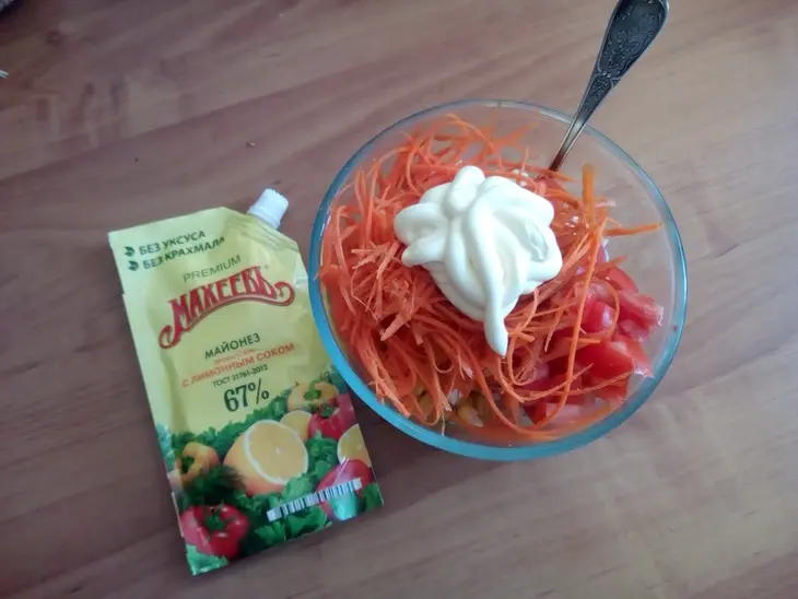Лучший рецепт салата с курицей и помидором, заправленного майонезом с лимонным соком "махеевъ": шаг 3