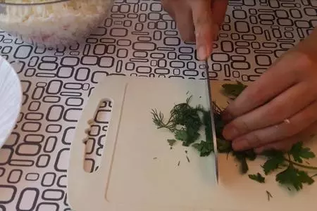 Рулеты из лаваша с крабовыми палочками: шаг 2