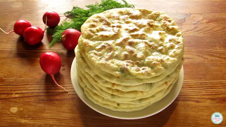 Лепёшки с сыром и зеленью. сытно, вкусно и легко!: шаг 8