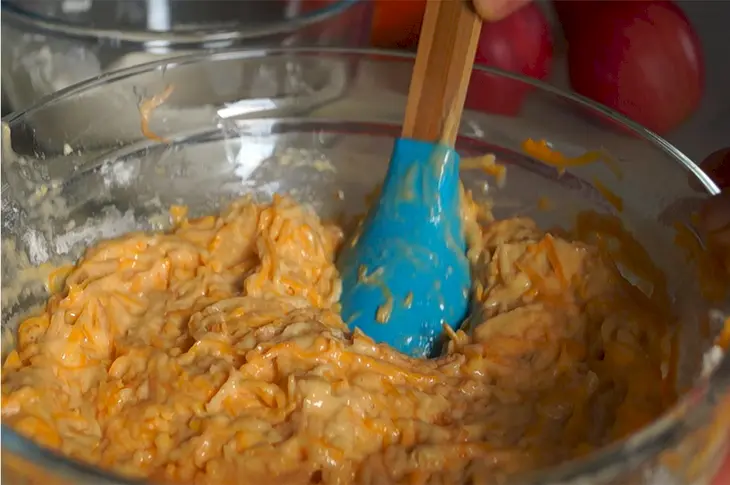 Пышные, мягкие и очень вкусные оладьи из тыквы и яблок: шаг 3