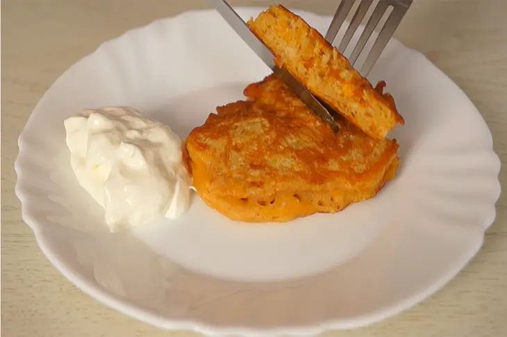 Пышные, мягкие и очень вкусные оладьи из тыквы и яблок: шаг 5