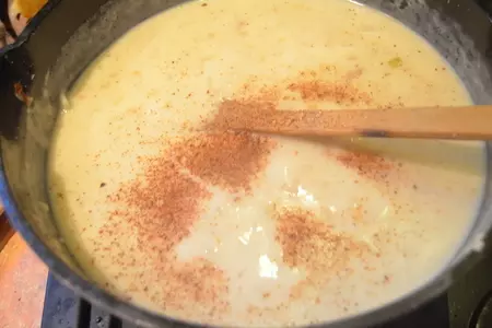 Запеченная под соусом бешамель, цветная капуста с куриным филе: шаг 5