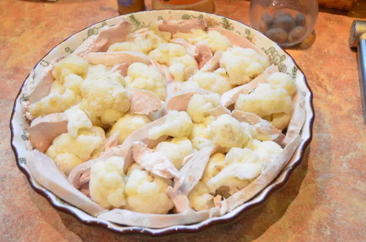 Запеченная под соусом бешамель, цветная капуста с куриным филе: шаг 9
