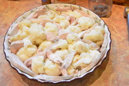 Запеченная под соусом бешамель, цветная капуста с куриным филе: шаг 9