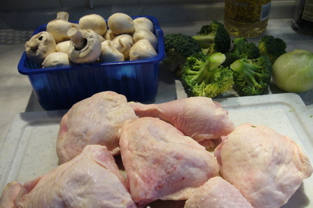 Курица с грибами и брокколи в сливочном соусе: шаг 1
