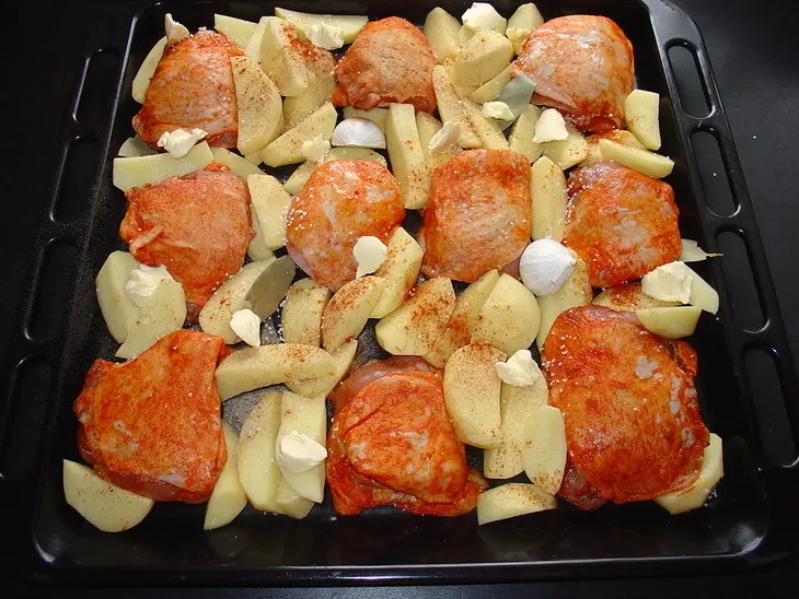 Картофель и курочка, запечённые в духовке.: шаг 2